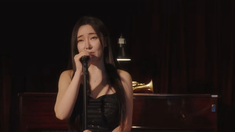 샬롯밴드 – If I Ain’t Got You 라이브 클립의 보컬 공연 장면